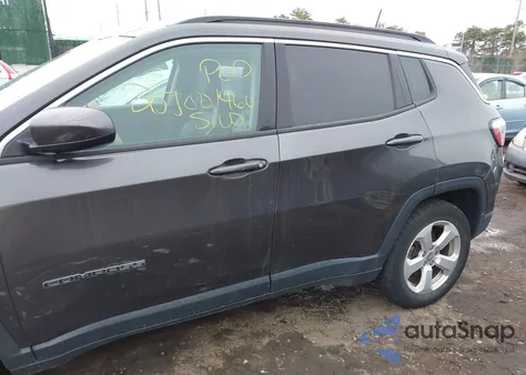 2018 Jeep Compass Latitude 4X4 z USA, uszkodzony, nr VIN 3C4NJDBB3JT185786